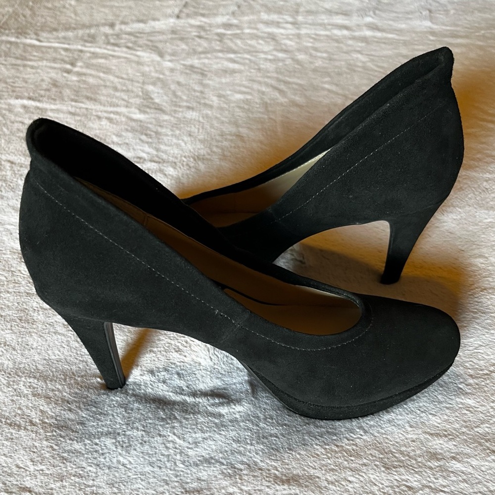 adrienne vittadini suede heels